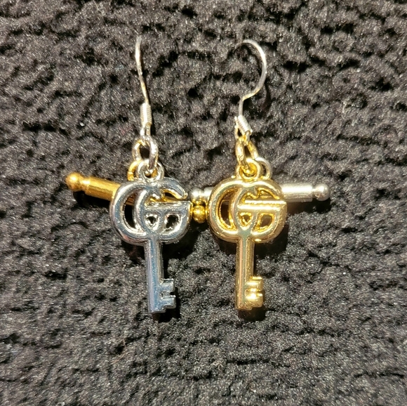 GUCCI Mixed Metal Key Earrings - Picture 5 of 6